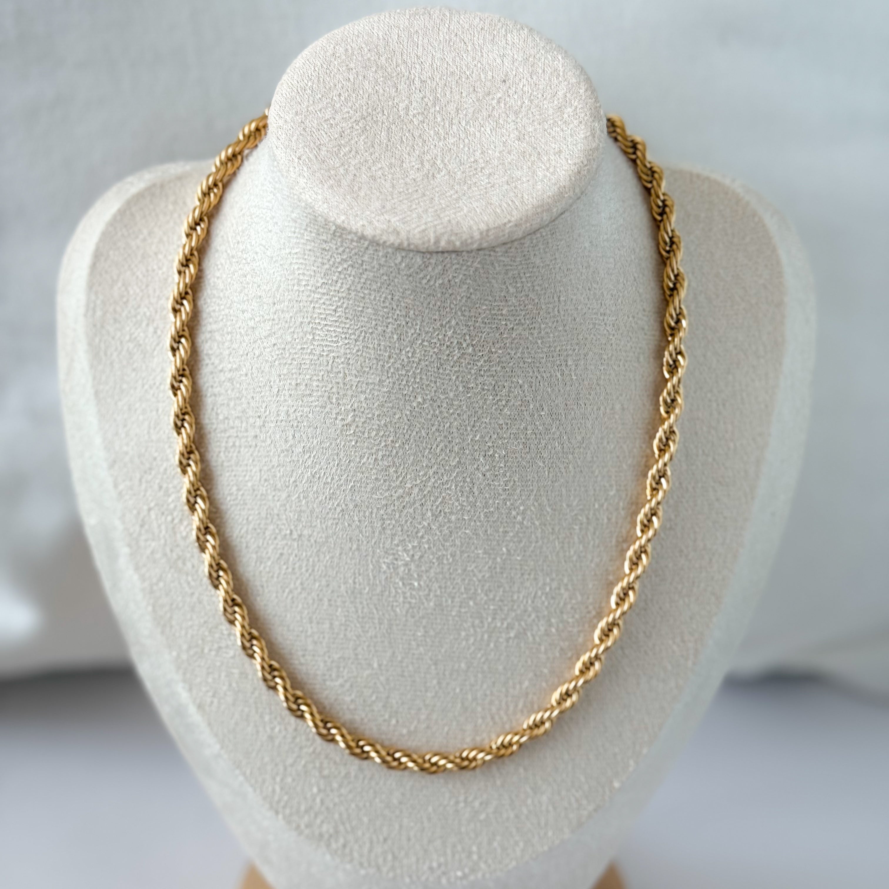 Eterna Twist Necklace