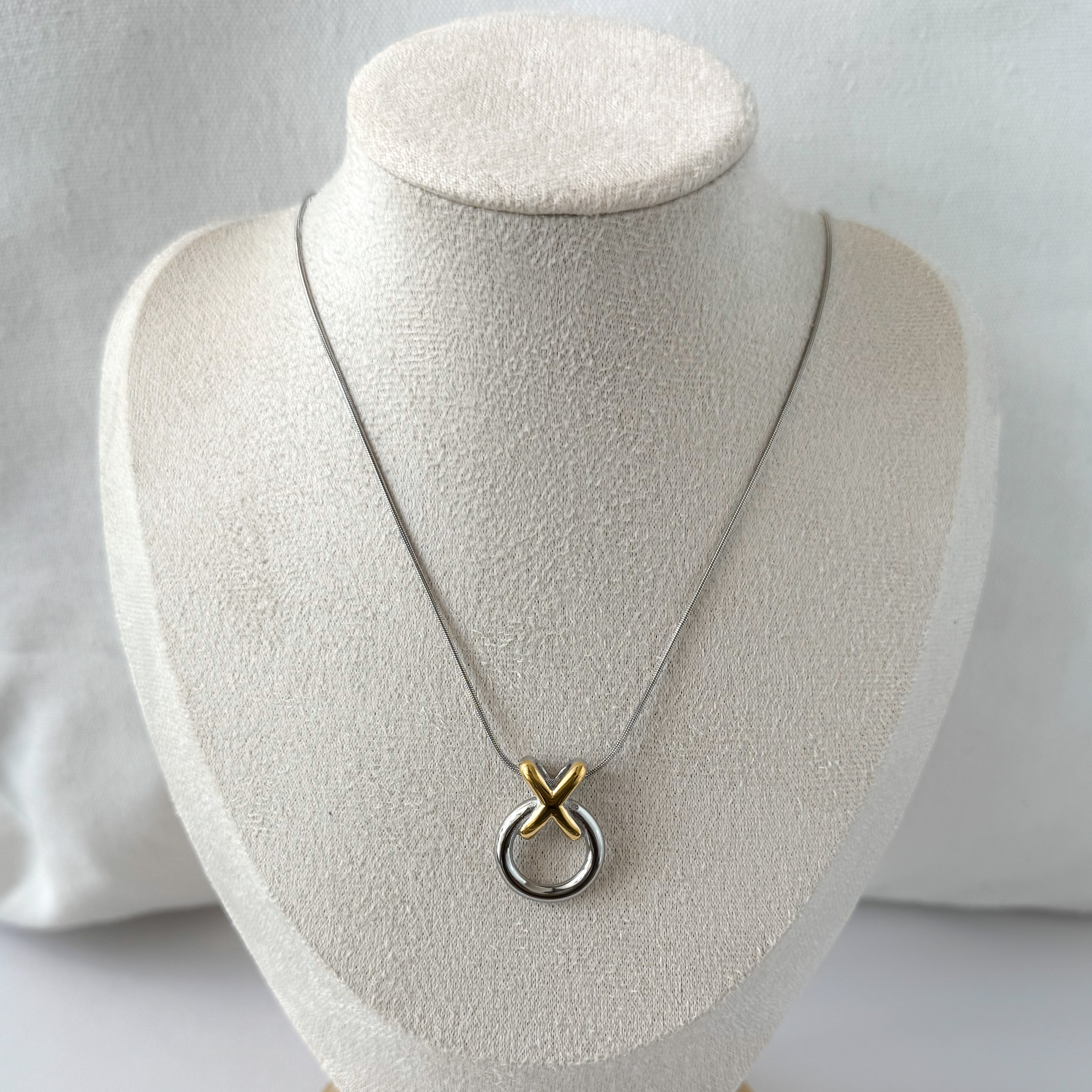 Amour XO Necklace