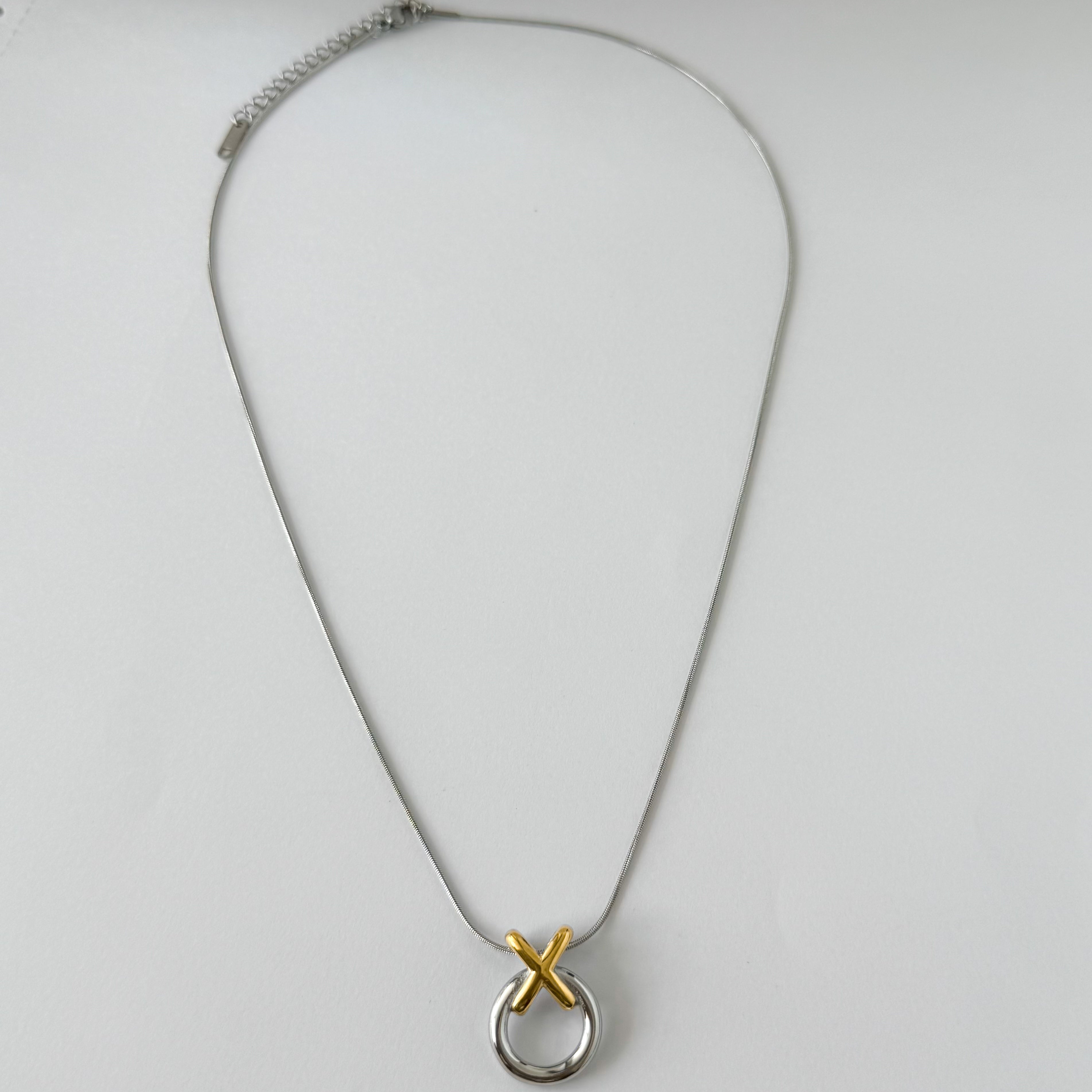 Amour XO Necklace