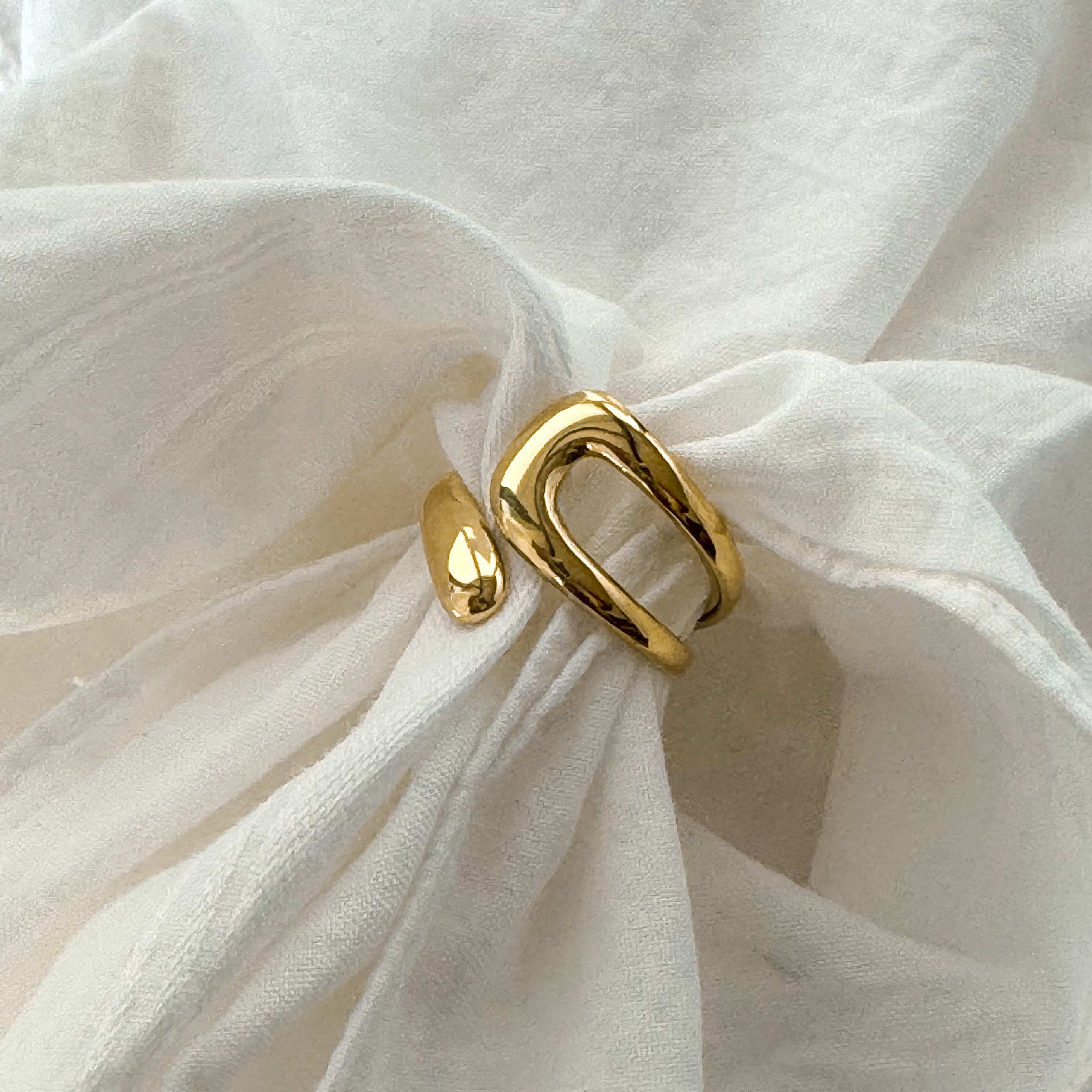 Sacré Ring