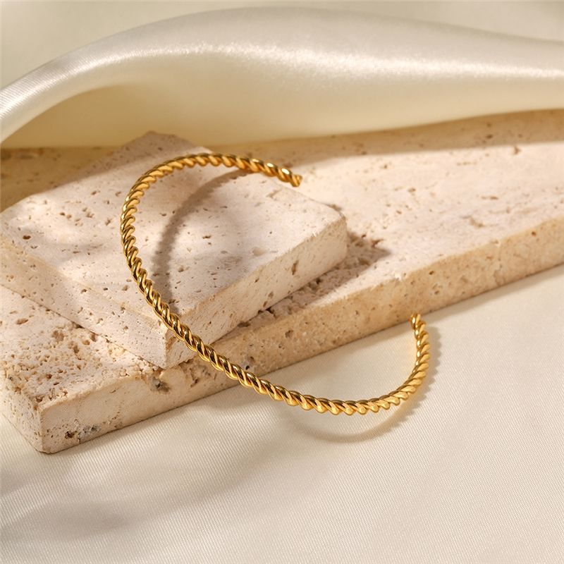 Twirl Bangle