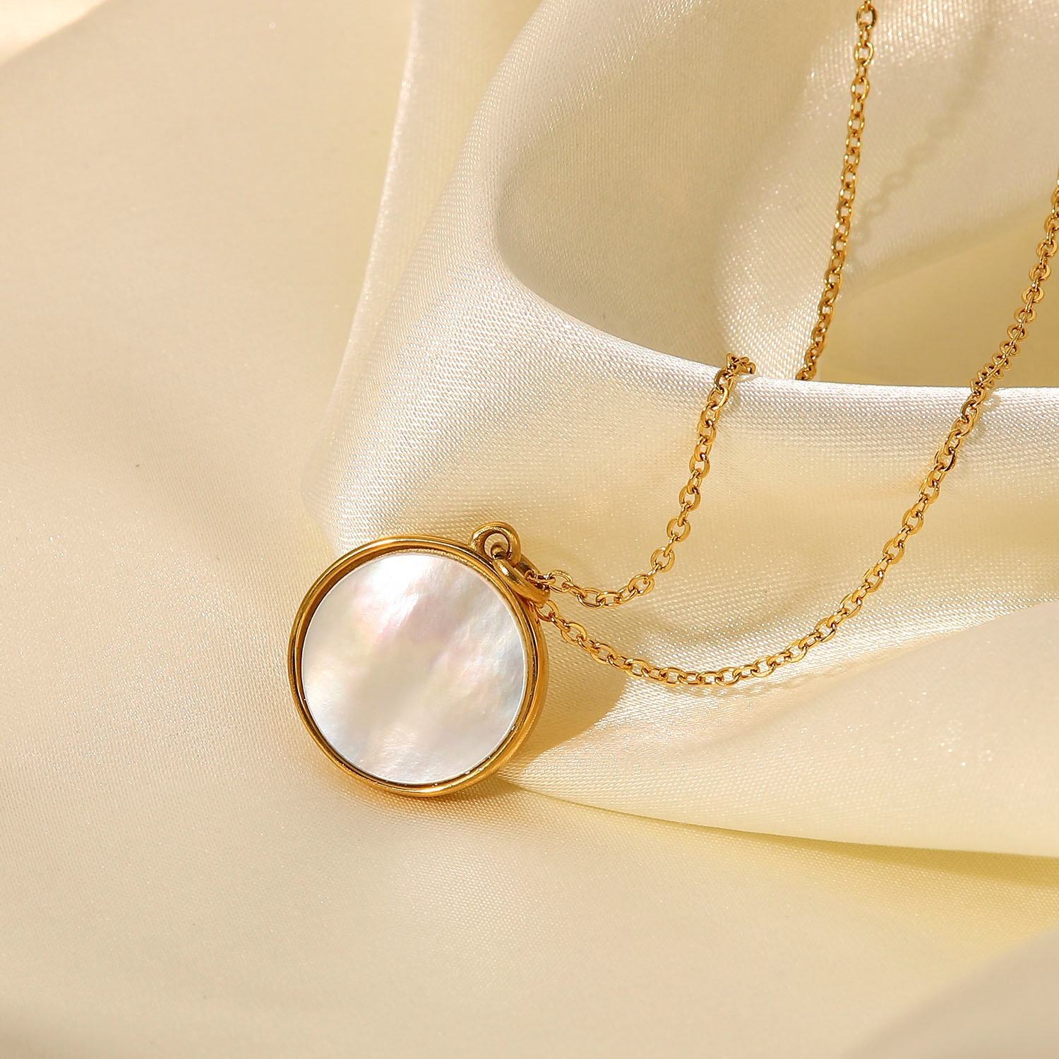 Lune d'Or Necklace